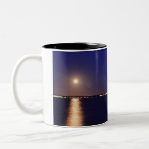 Newport Bridge Full Moon Zweifarbige Tasse