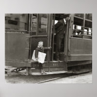 Newsboy Riding Trolley, 1910. Vintages Foto
