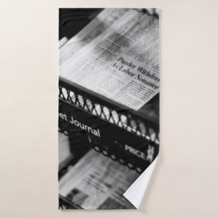 NEWSPAPIERE AUF DER WALL STREET JOURNAL RACK BADEHANDTUCH