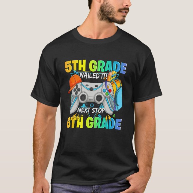 Next stop 6th grade 5th grade nailed it Graduate V T-Shirt (Vorderseite)