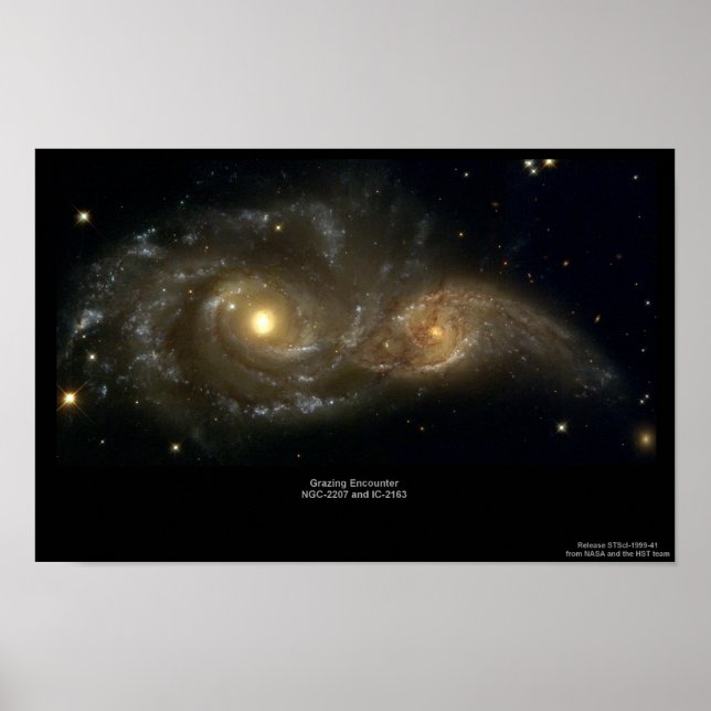 NGC-2207 und IC-2163 Grazing Galaxien Poster (Vorne)