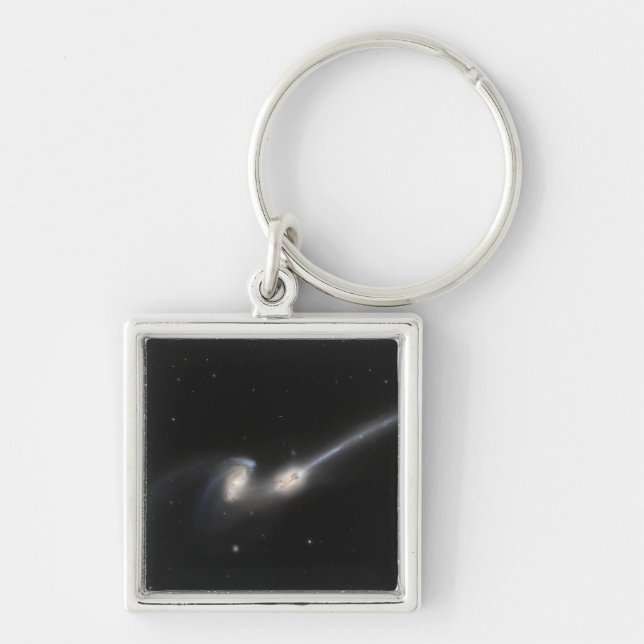 NGC 4676, auch bekannt als die Mäuseggalaxien Schlüsselanhänger (Vorne)