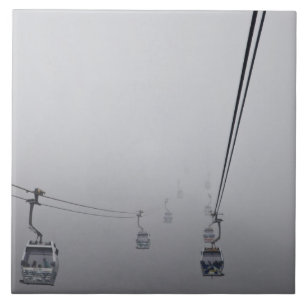 Ngong Ping Cable Car im dichten Nebel Fliese