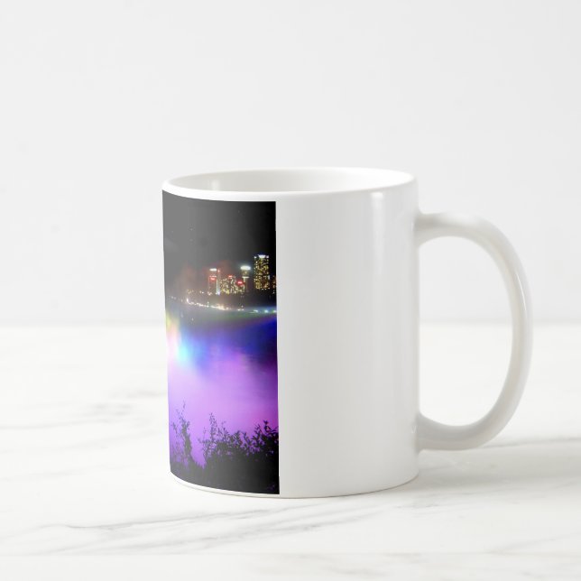Niagara-Fall-unter-Flutlicht-an-Nacht Tasse (Rechts)