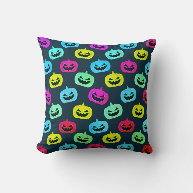 Nice Colorful Pumpkin Faces mit Navy Hintergrund Kissen (Vorderseite)