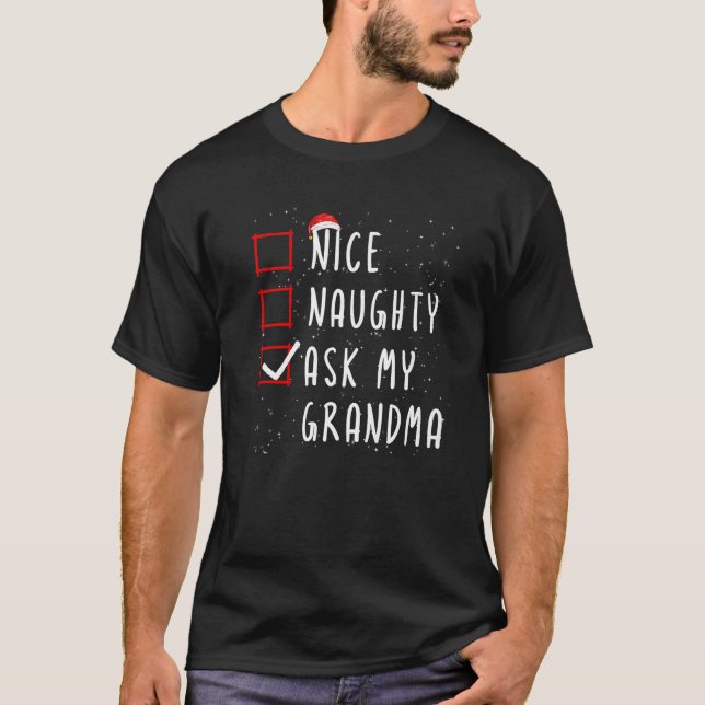 Nice Naughty Ask My Grandma Christmas List Santa C T-Shirt (Vorderseite)