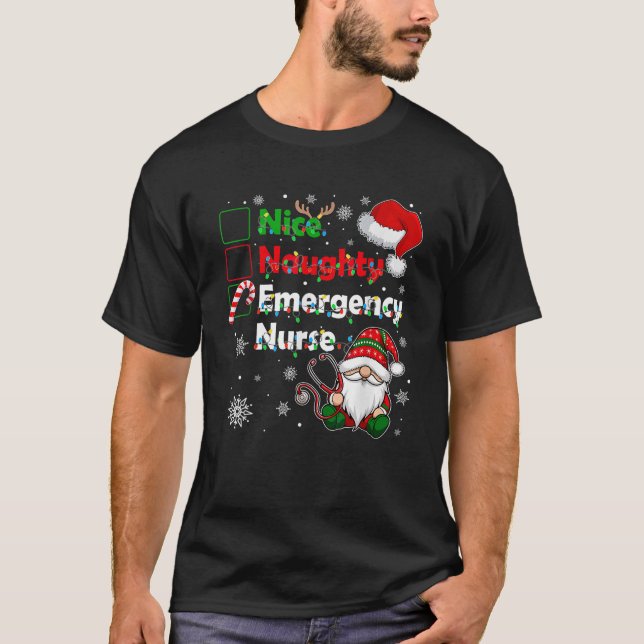 Nice Naughty Emergency Nurse Christmas Gnome Famil T-Shirt (Vorderseite)