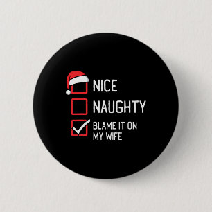 Nice Naughty List Schuld daran auf meiner Ehefrau Button