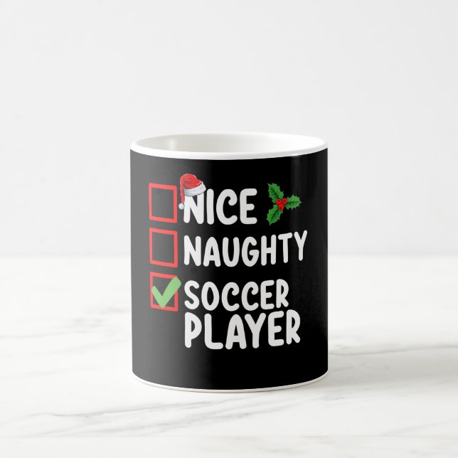 Nice Naughty Soccer Player Weihnachtsfeiertag Kaffeetasse (Mittel)