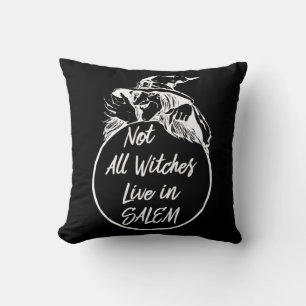 Nicht alle Hexen leben in SALEM Witziger Hallowe Kissen