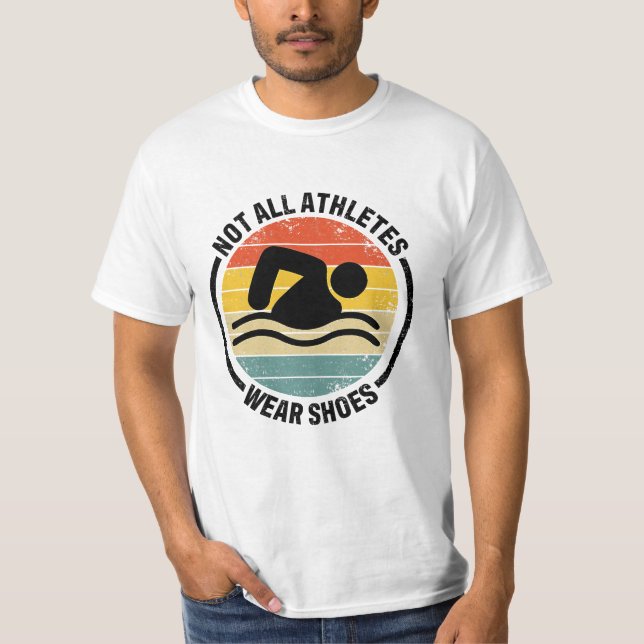 Nicht alle Sportler tragen Schuhe, die für S schwi T-Shirt (Vorderseite)