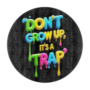 Nicht aufwachsen, es ist eine Falle   Funny Quote  Schneidebrett