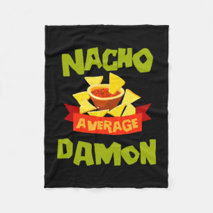 Nicht dein durchschnittlicher Damon lustiges Gebur Fleecedecke
