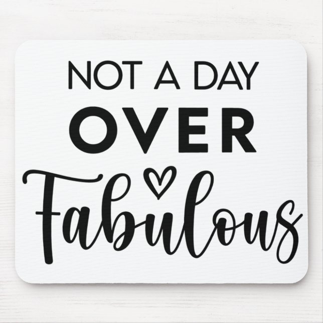 Nicht einen Tag über Fabulous – Lustige Geburtstag Mousepad (Vorne)