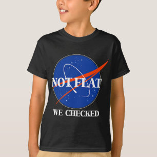 Nicht flach haben wir die sonnige flache Erde über T-Shirt