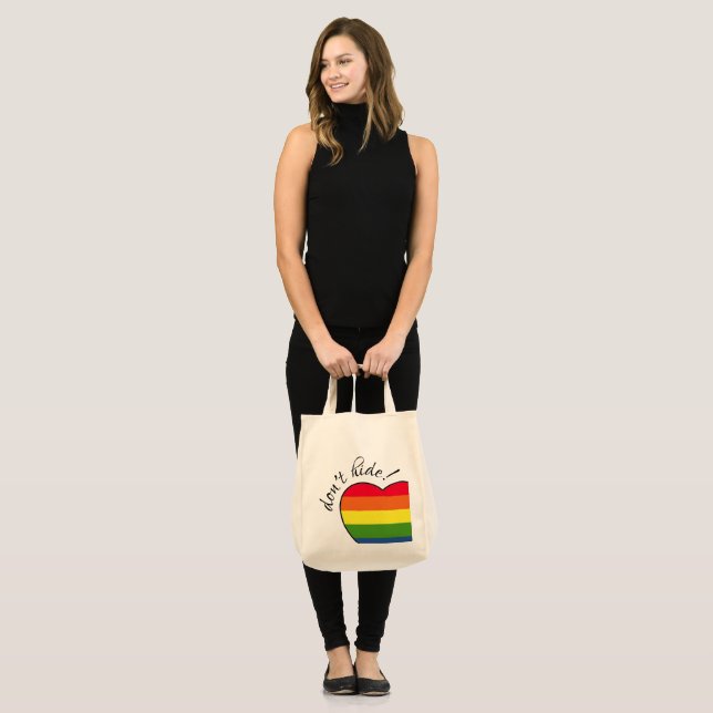 Nicht Herz mit Regenbogenfarben verbergen Tragetasche (Vorderseite (Model))