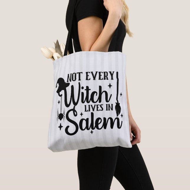 Nicht jede Hexe lebt in Salem Halloween (Von Nahem)