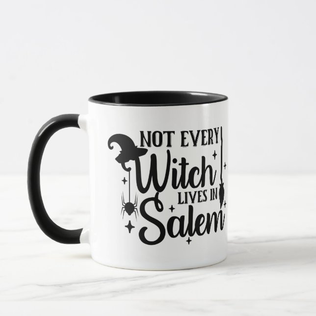 Nicht jede Hexe lebt in Salem Halloween Tasse (Links)