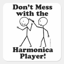 Nicht mit dem Harmonica-Spieler durcheinander brin