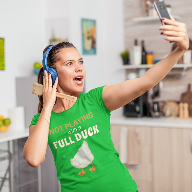 Nicht mit Volldusche spielen T-Shirt (Every body has one of those days. lol)