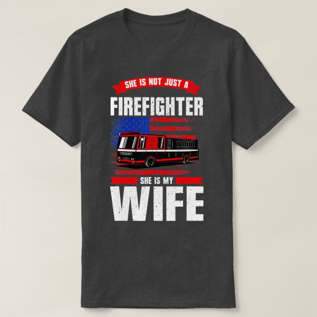 Nicht nur ein Feuerwehrmann meine Ehefrau ist ein  T-Shirt (Design vorne)