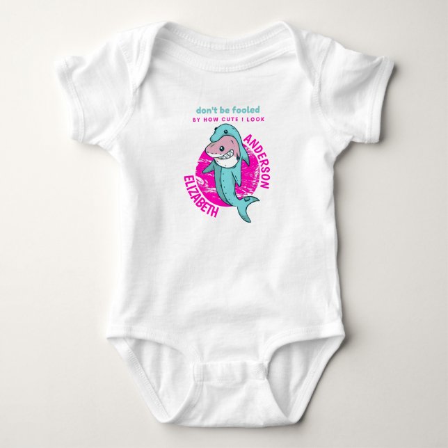 Nicht so unschuldiger Hai, als Dolphin Baby Gesche Strampler (Vorderseite)