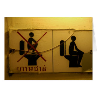 Nicht stehend auf der Toilette