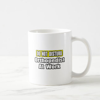 Nicht stören...Orthopädisten bei der Arbeit Kaffeetasse