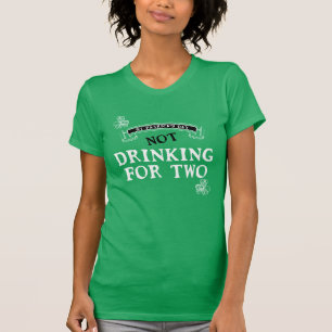 Nicht trinken für zwei St. Patrick's Day Maternity T-Shirt