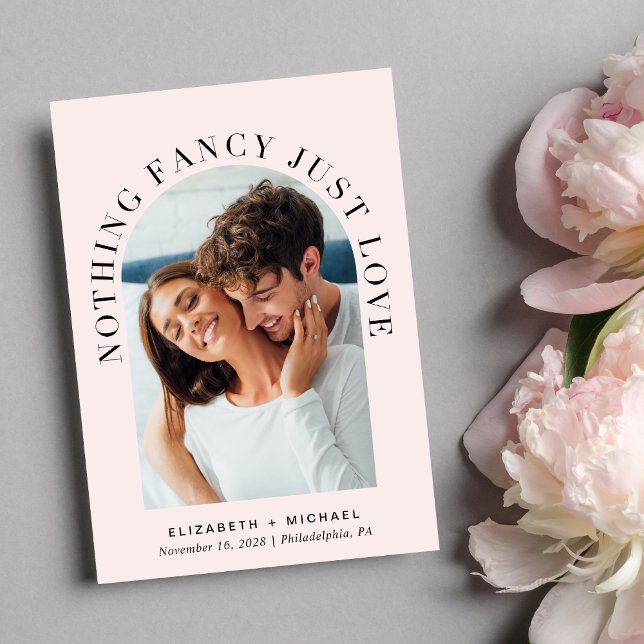 Nichts Extravagant nur Liebe Arch Foto Rosa Hochze Einladung (Celebrate your love story with an invitation showcasing your favorite photo in an elegant arch frame)