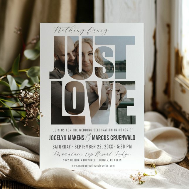 Nichts Extravagant nur Liebe Foto Typografie Hochz Einladung (Cute Nothing Fancy Just Love couple photo words typography simple modern unique wedding invitation)