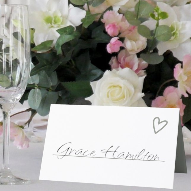Nichts Extravagant nur Liebe Minimalistisch Hochze Platzkarte (Nothing Fancy Just Love Minimalist Wedding Place Cards from Ricaso. Sage green and white heart )