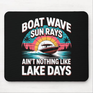 Nichts geht über Boote auf dem See an sonnigen Tag Mousepad