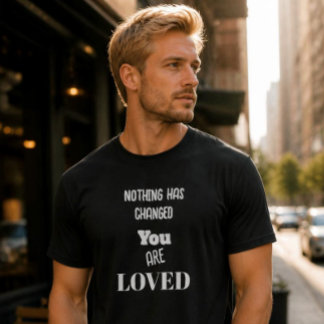 Nichts hat sich geändert, du wirst geliebt Basic D T-Shirt