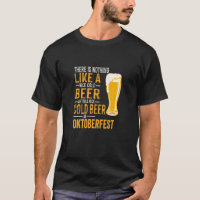 Nichts ist wie ein netter kalter Bier auf Oktoberf