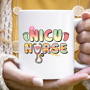 Nicu Nurse gibt Crew neonatale Intensivmedizin Kaffeetasse