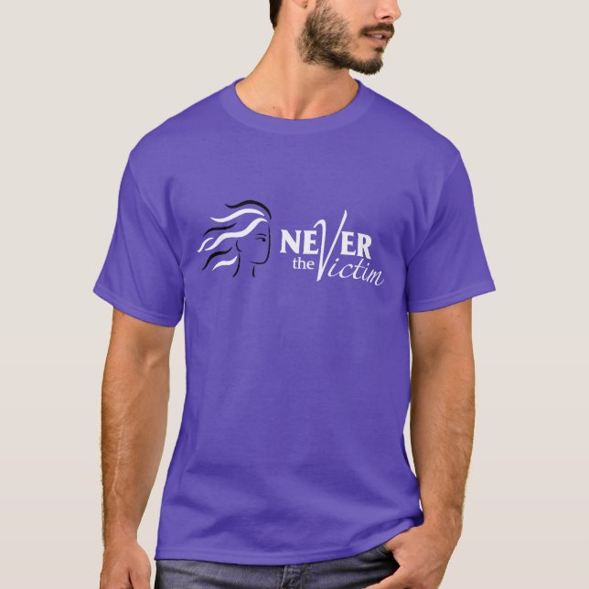 Nie das Opfer lila T-Shirt (Vorderseite)