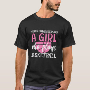 Nie ein Mädchen unterschätzen, das Basketball Gi s T-Shirt