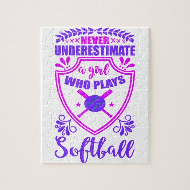 Nie ein Mädchen unterschätzen, das Softball spielt Puzzle (Vertikal)