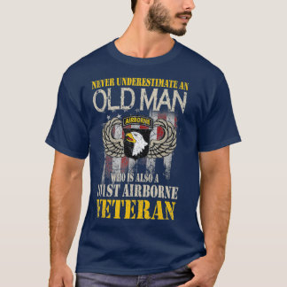 Nie einen alten Mann 101. Im Flugzeug unterschätze T-Shirt