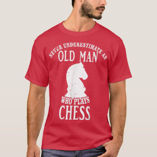 Nie einen alten Mann unterschätzen, der Schach spi T-Shirt