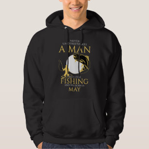 Nie einen Mann unterschätzen, der Fischen und Wein Hoodie