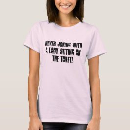 Nie mit einer Dame auf der Toilette spielen! T-Shirt