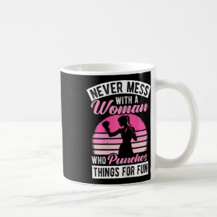Nie mit einer Frau, die Dinge zum Spaß punzelt Kaffeetasse
