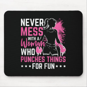 Nie mit einer Frau, die Dinge zum Spaß punzelt Mousepad