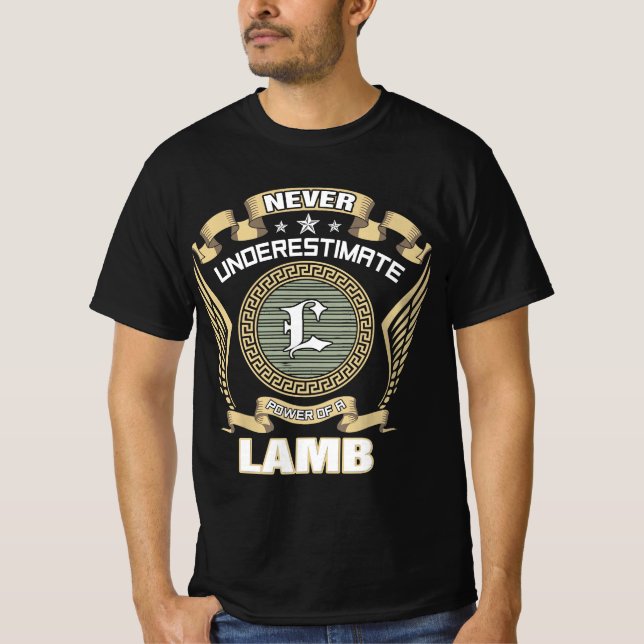 NIE_UNDERESTIMATE_POWER_OF_A_LAMB T-Shirt (Vorderseite)