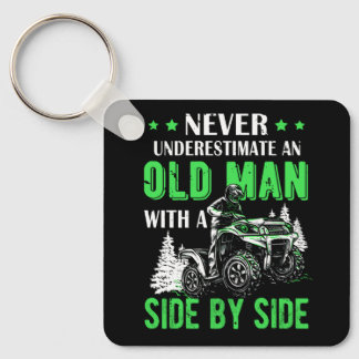 Nie unterschätzen, ein alter Mann Offroad Utv ATV  Schlüsselanhänger