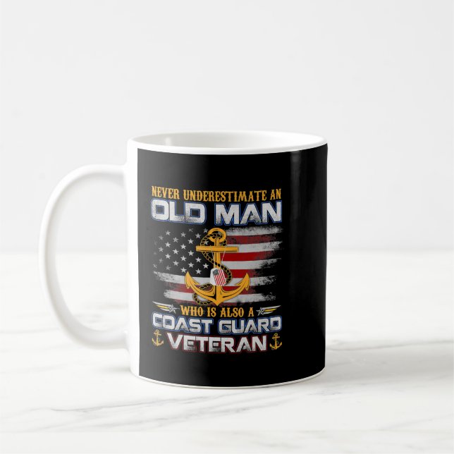 Nie unterschätzen Old Man U.S Coast Guard Veter Kaffeetasse (Links)