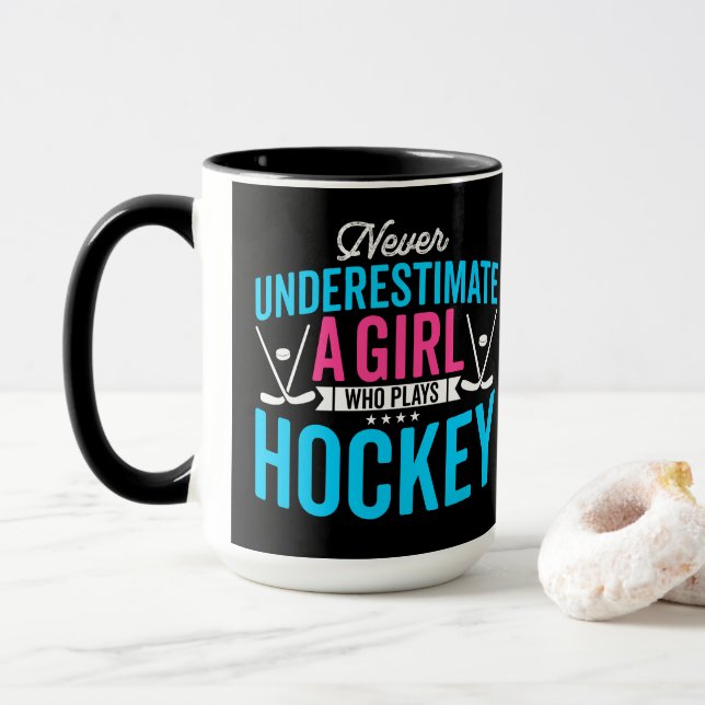 Nie unterschätzen wir Girl Hockey Tasse (Mit Donut)