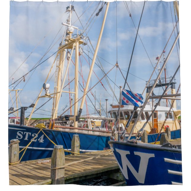 NIEDERLANDE - STAVOREN - MEDIA APRIL 2017: Docked  Duschvorhang (Vorderseite)